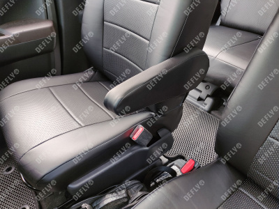 Чехлы на сиденья Toyota Tank/Roomy, Daihatsu Thor, Subaru Justy, 2016-2020, вырезы для столиков, экокожа черная
