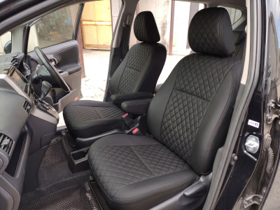 Чехлы на сиденья Toyota Wish (XE20), 2009-2017, 7 мест, экокожа премиум черная/ромб перфорация