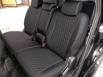 Чехлы на сиденья Toyota Wish (XE20), 2009-2017, 7 мест, экокожа премиум черная/ромб перфорация