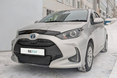 Утеплитель радиатора для Toyota Yaris (XP210), 2019-2023, экокожа черная
